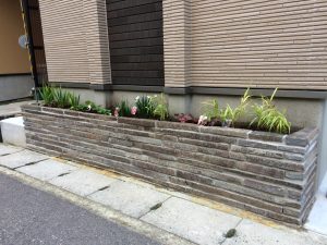 花壇（諏訪鉄平石、六法石）