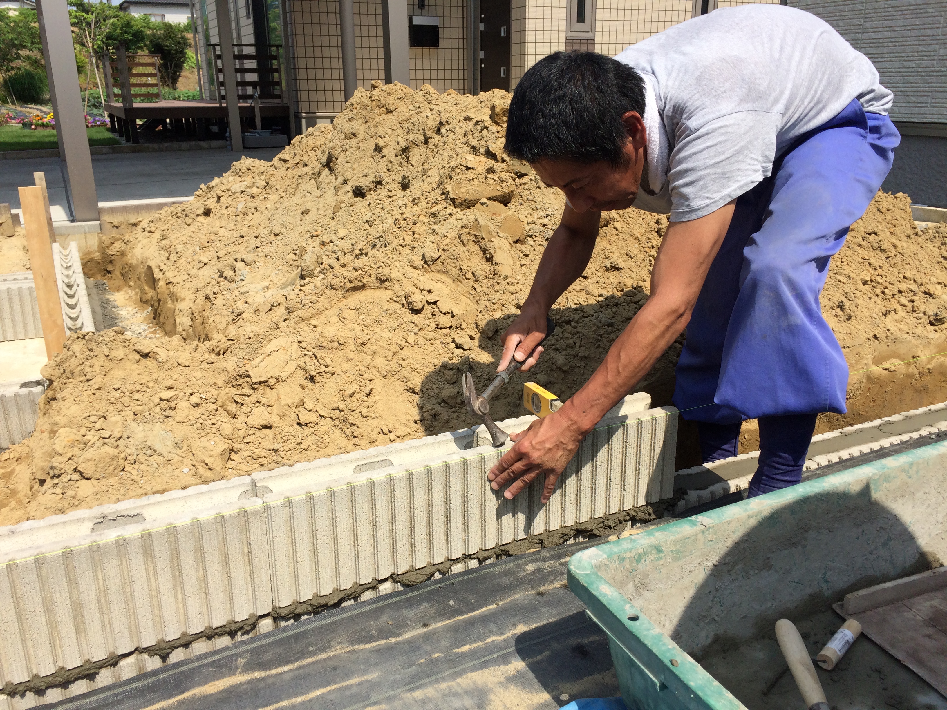 畑 野菜 と植栽のためにブロック設置 三条市 造園 ガーデニング 庭のことなら新潟県三条市の齊藤六左園