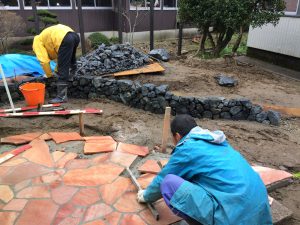 石張りでフロア