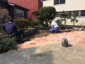 石張りでフロア