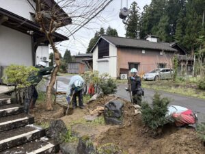 さるすべりの移植、石組み
