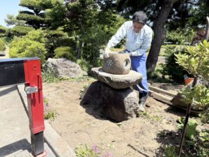 山灯篭の据え付け（五泉市）